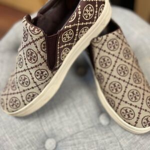 Women’s Size 11 Tory Burch Monogram T Loafers - lightly worn